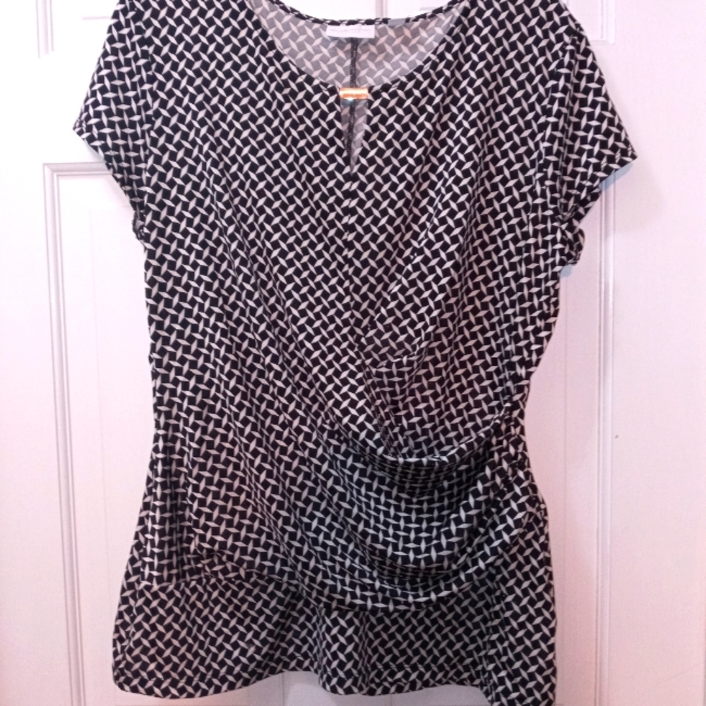 New York & Company short sleeve cross-over blouse. XL